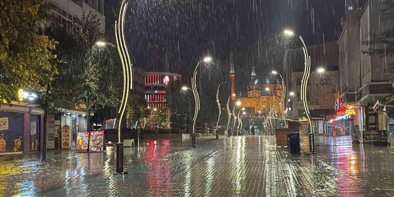 Bolu’da sağanak yağış hayatı olumsuz etkiledi