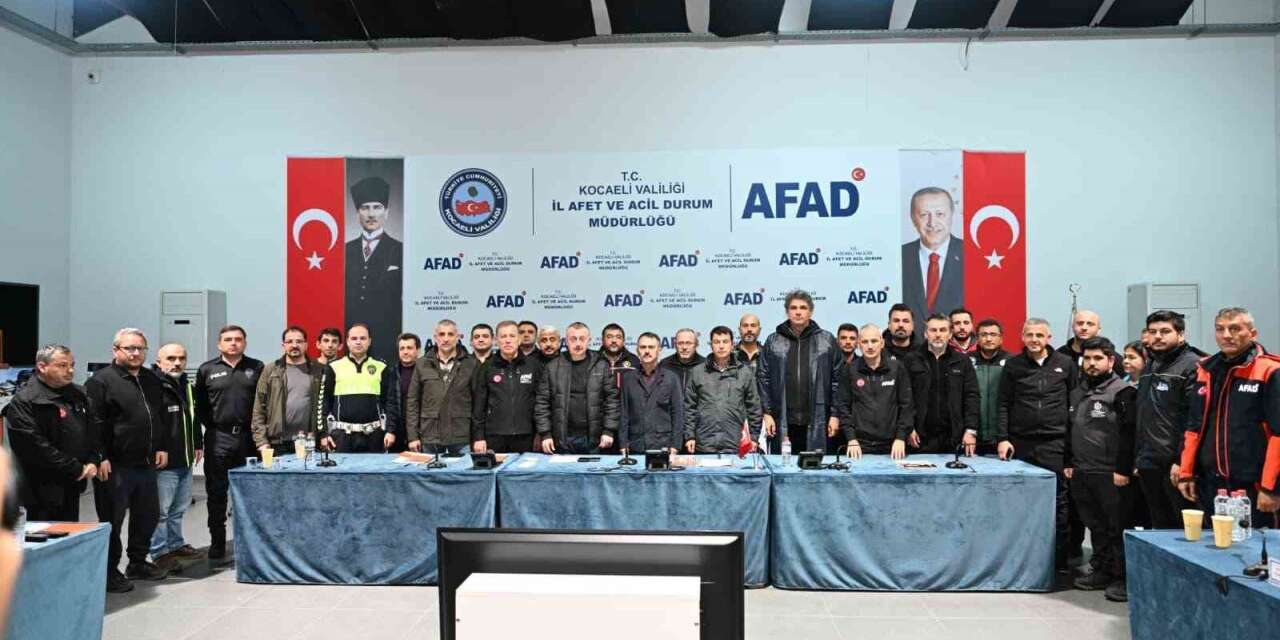 Kocaeli’de sağanak sonrası kriz merkezinde değerlendirme toplantısı