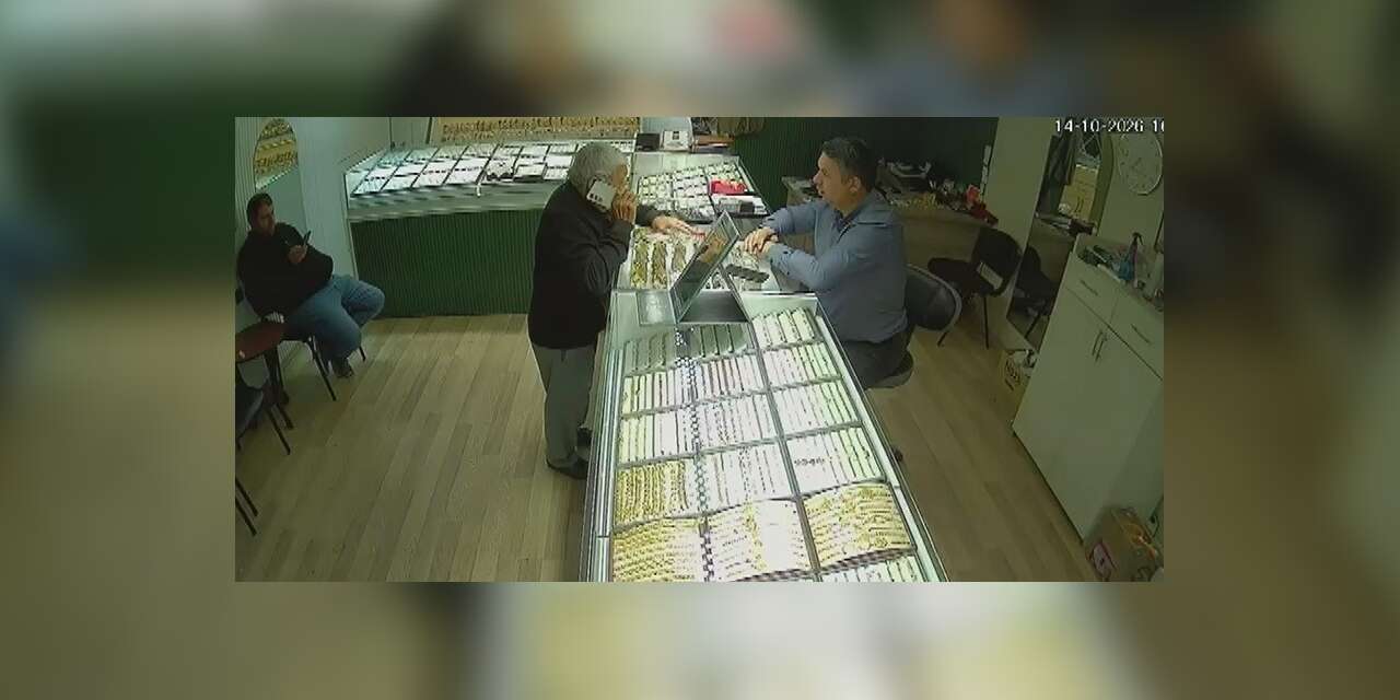 Yaşlı adamın birikimini dolandırıcılardan sarrafın dikkati kurtardı