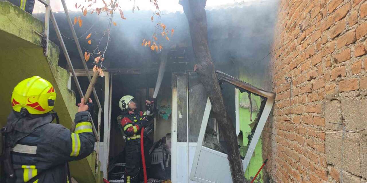 Elektrikli battaniye evi küle çevirdi, yaşlı adam son anda kurtuldu