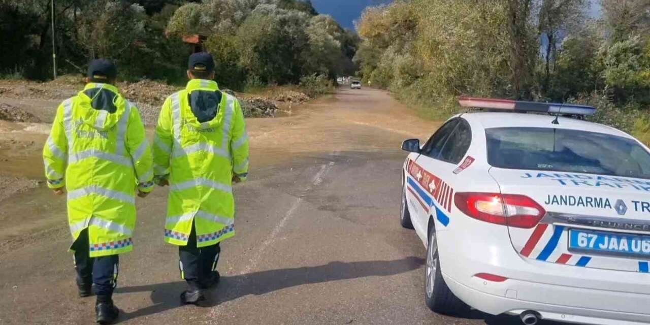 Zonguldak’ta taşkın bölgesinde jandarmadan güvenlik önlemi