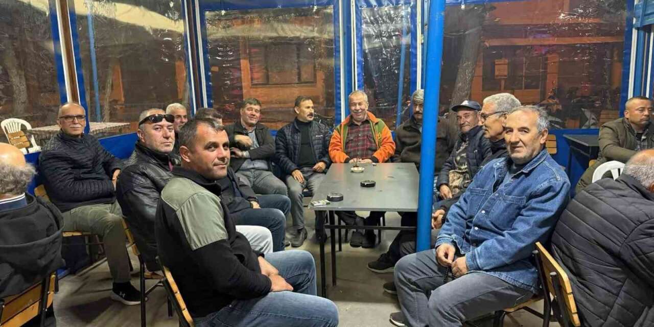 Gömeç de MHP İlçe yönetimi zeytincilerle bir araya geldi