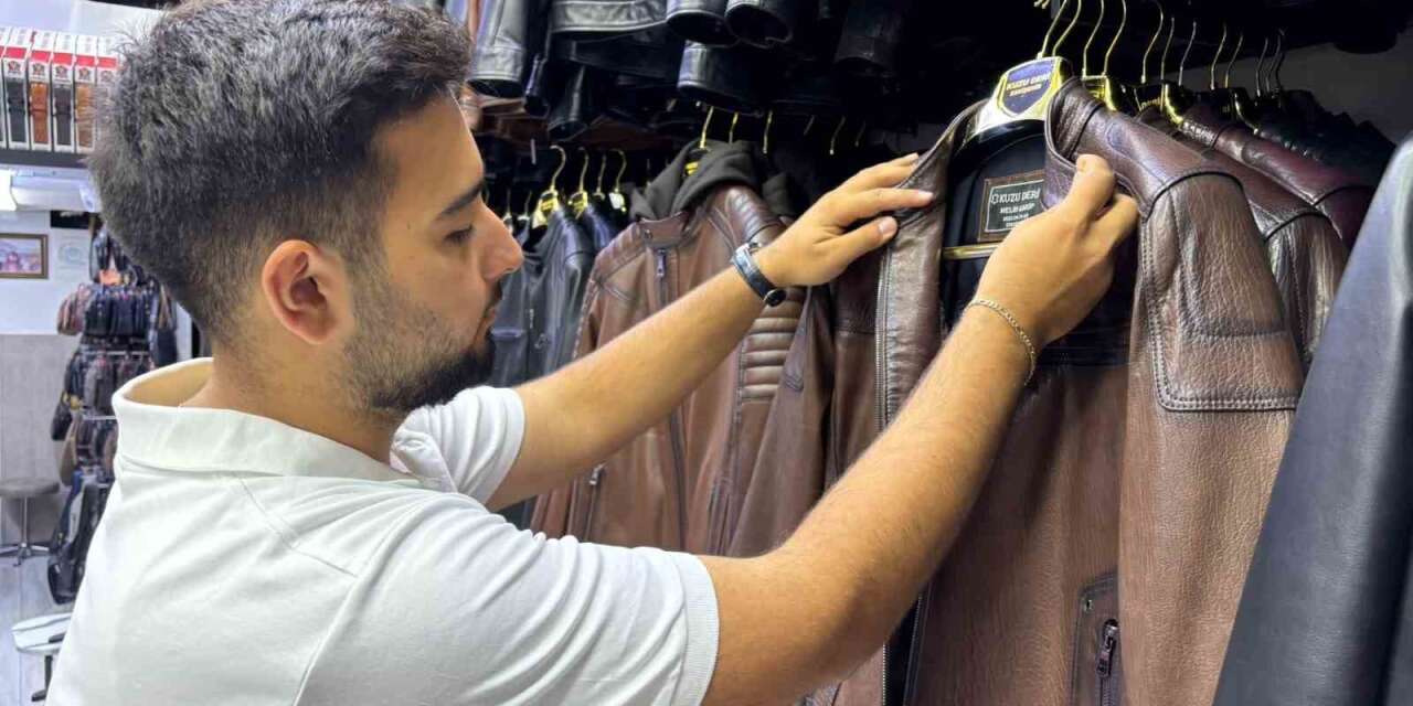 Sonbaharlı birlikte deri mont sezonu hareketlendi