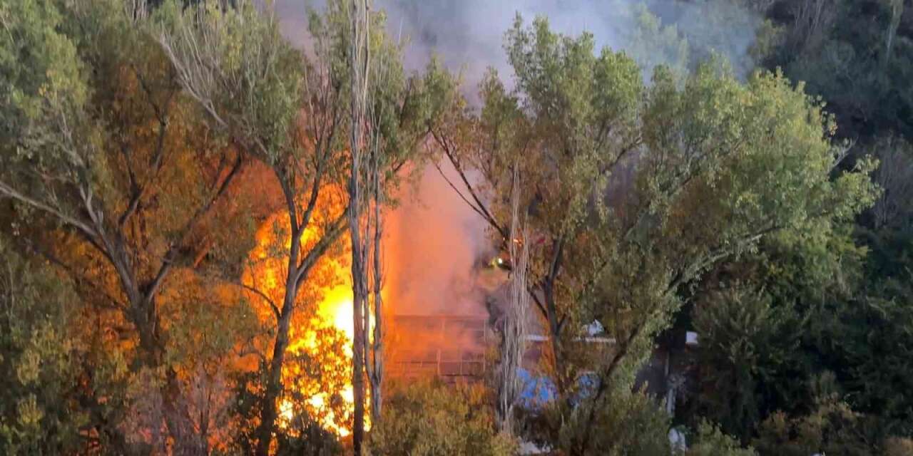 Bağ evindeki yangında piknik tüpü bomba gibi patladı