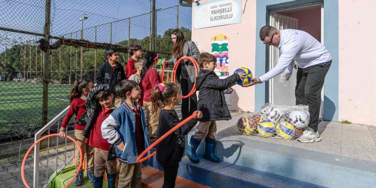 İzmir Büyükşehir’den okullara 37 milyon TL’lik spor malzemesi desteği