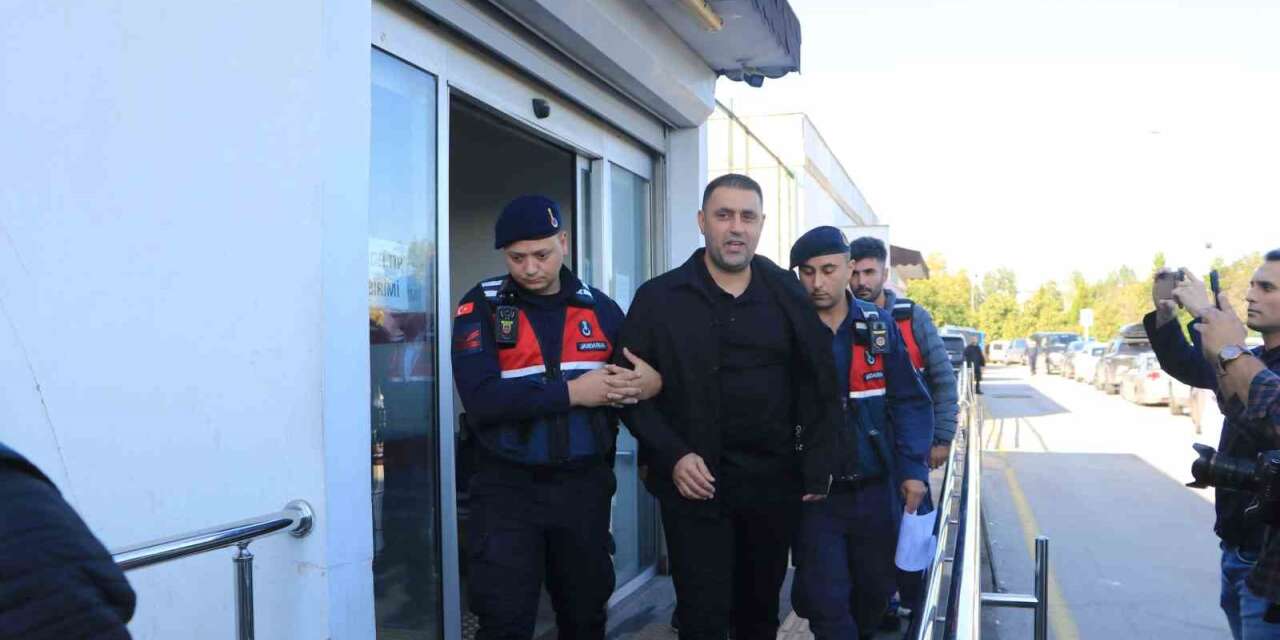 Emrah Kozay sağlık kontrolünden geçirilerek jandarmaya götürüldü