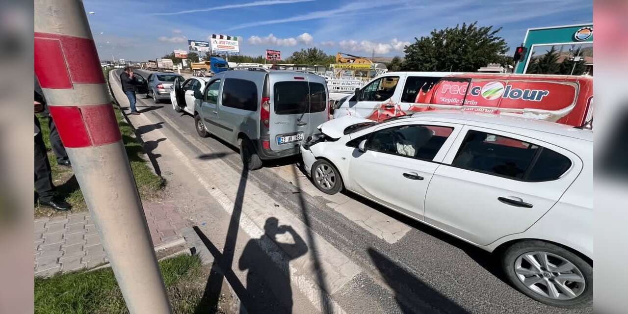 Elazığ’da zincirleme trafik kazası