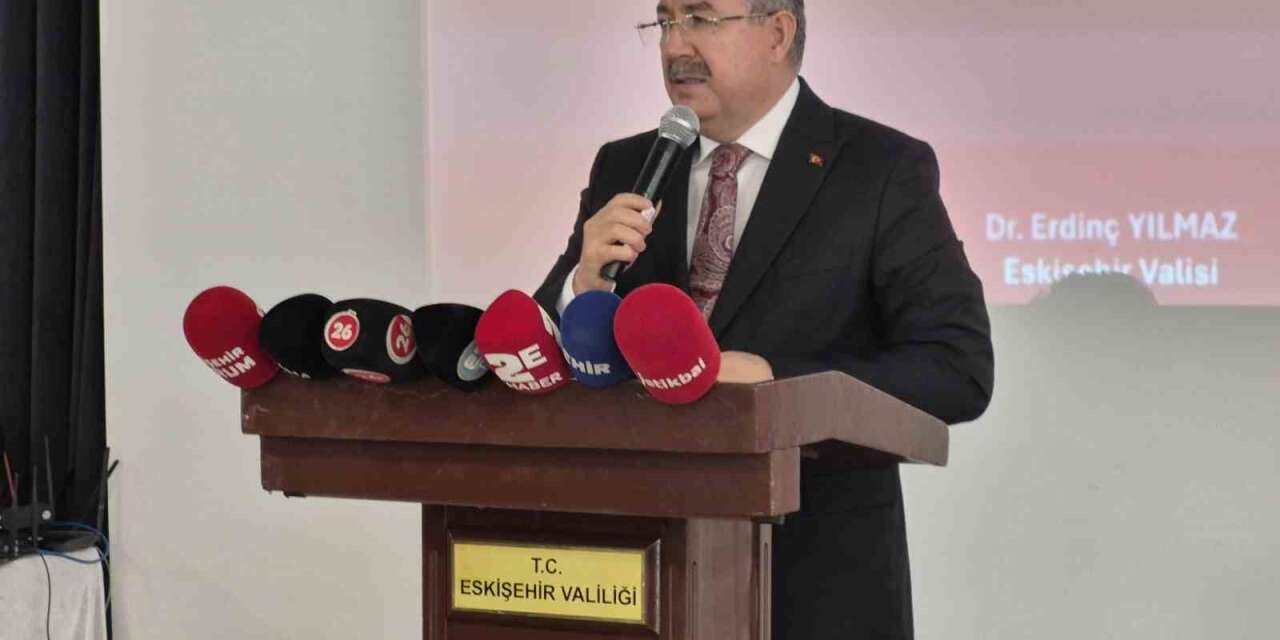 Eskişehir Valisi Dr. Yılmaz, muhtarlara ’Yürekten istirhamımdır’ diye seslendi