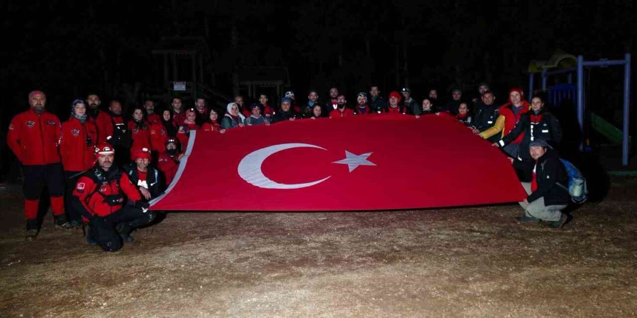 Eskişehir’de gece vakti zorlu arazi şartlarında arama kurtarma tatbikatı