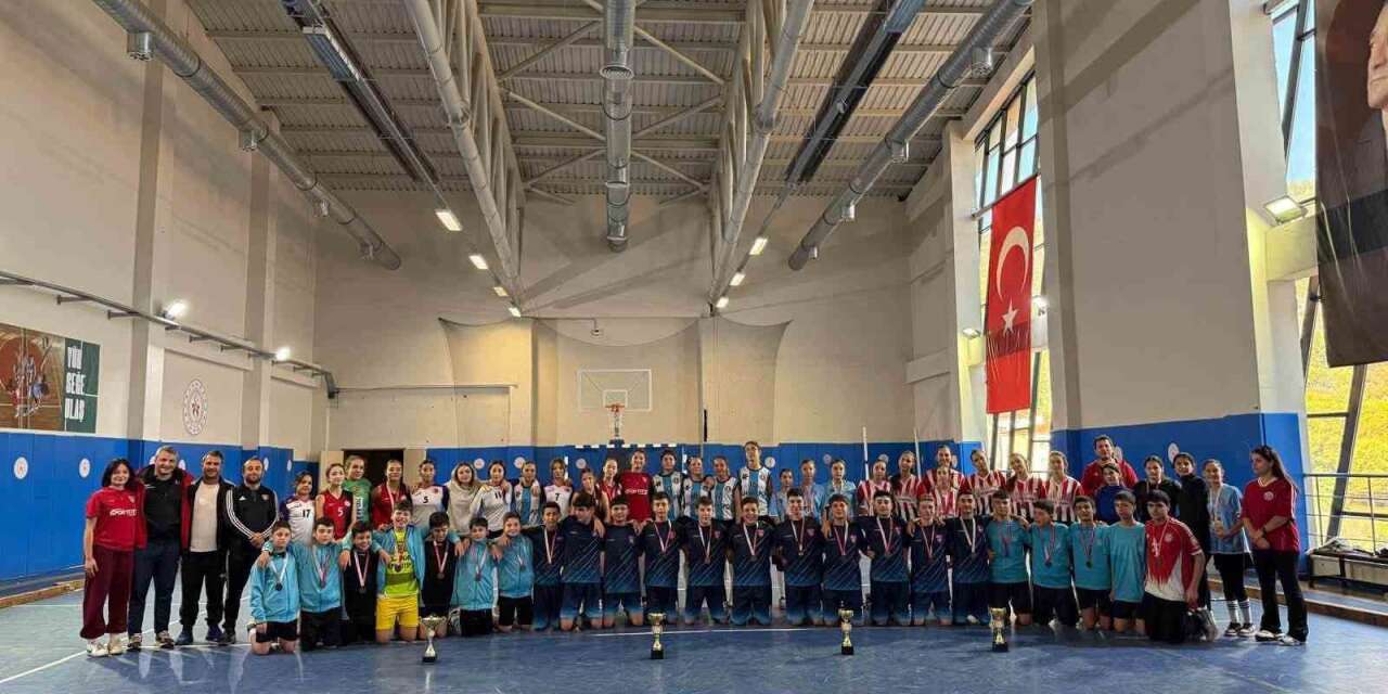 Muğla’da Cumhuriyet Kupası Hokey Turnuvası tamamlandı
