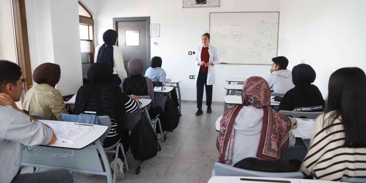 Battalgazi Belediyesinden 450 öğrenciye ücretsiz eğitim desteği