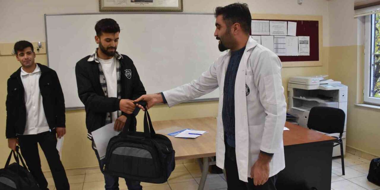 Şahinbey Belediyesi’nden 101 bin Mehmetçiğe asker çantası