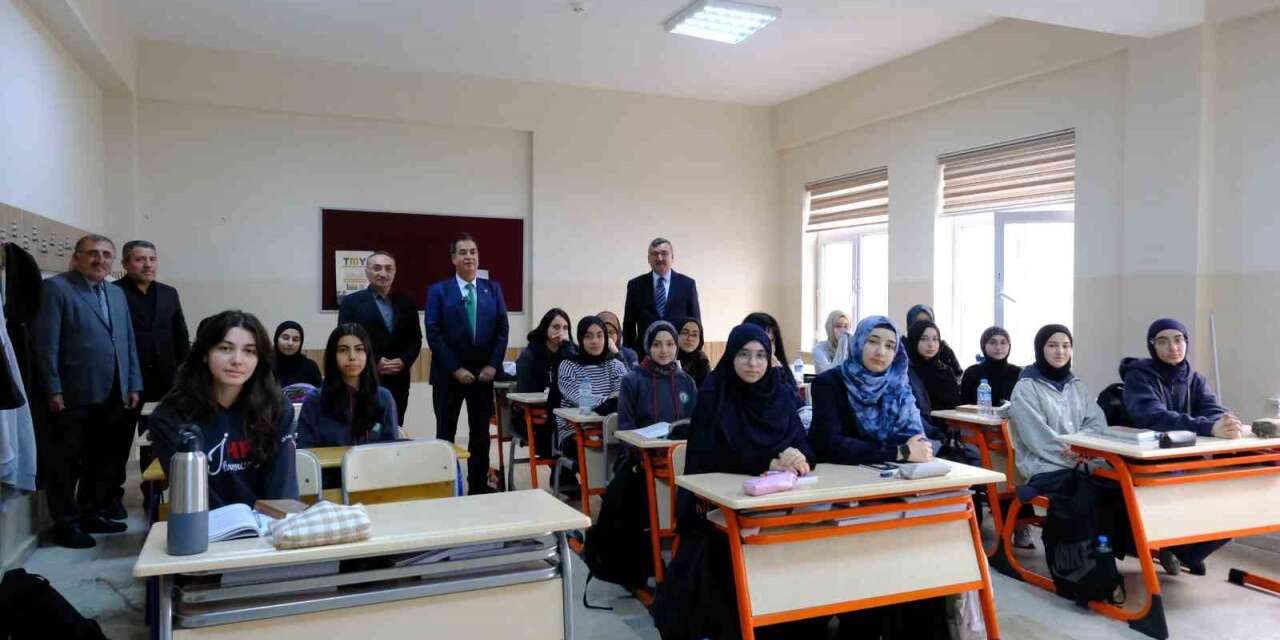 Mezun olduğu okula yıllar sonra rektör olarak döndü