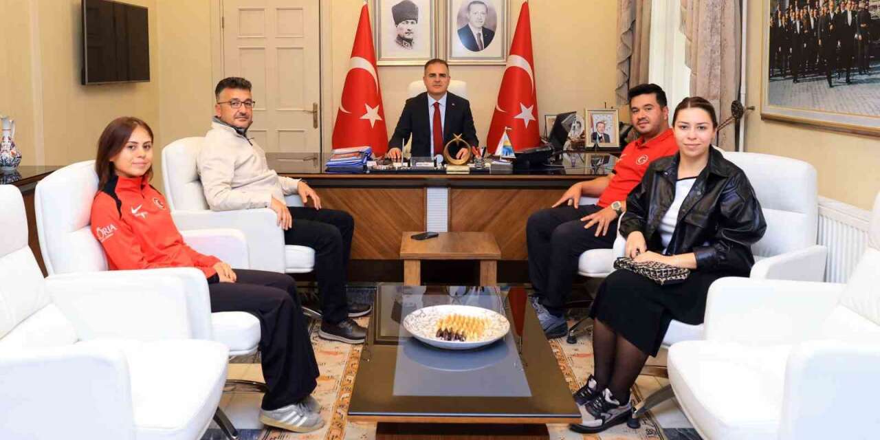 Milli okçulardan Vali Akbıyık’a ziyaret