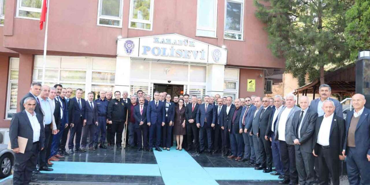 Vali Çağatay, muhtarlarla bir araya geldi