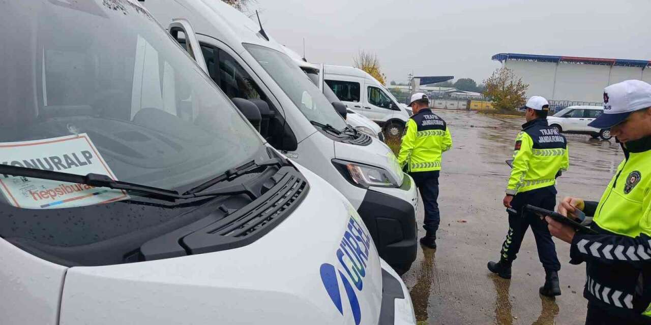 Düzce’de okul servis araçları sıkı denetleniyor
