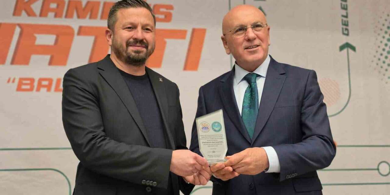 Balıkesir Üniversitesinde Türkiye Yüzyılı Zirvesi düzenlendi