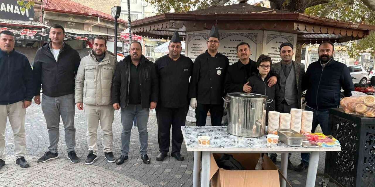 Bolvadin’de gençler sabah namazında buluştu