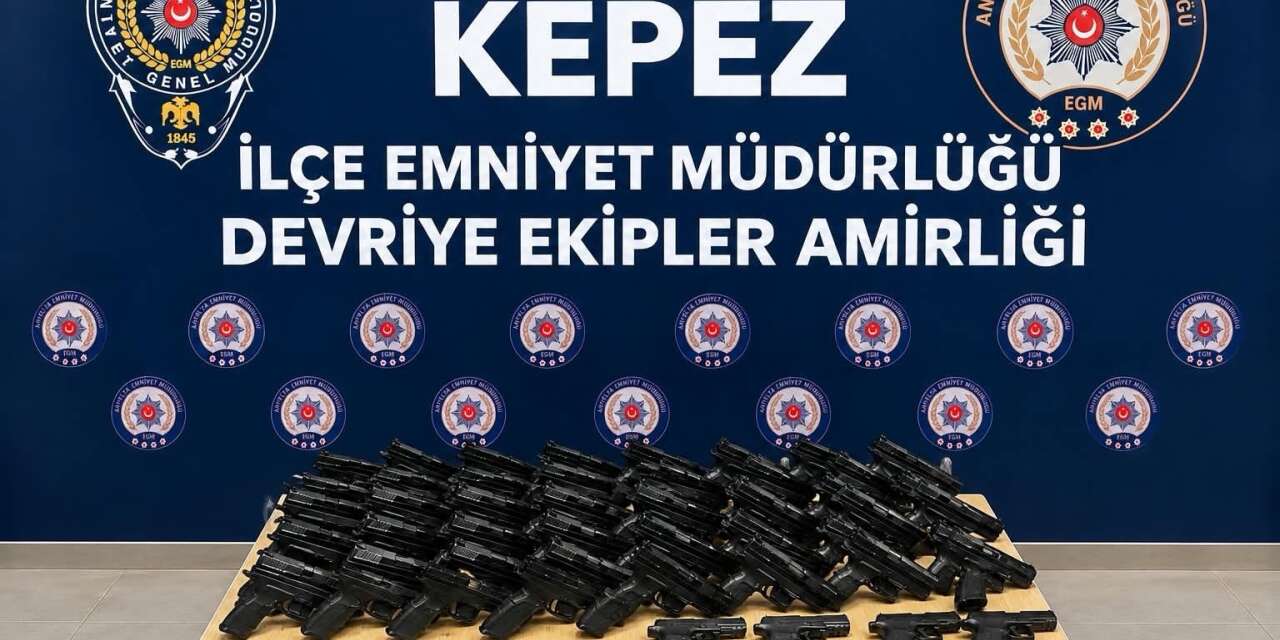 Antalya’da 32 tabanca ve 30 şarjör ele geçirildi