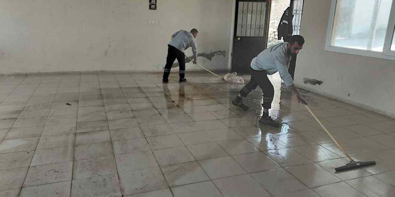 Şehzadeler Belediyesinden kamu binalarına bakım çalışması
