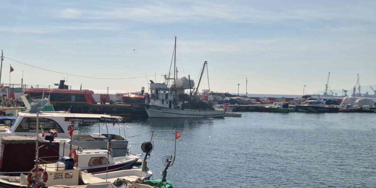 Fırtına dindi, Tekirdağlı balıkçılar yeniden denize açıldı