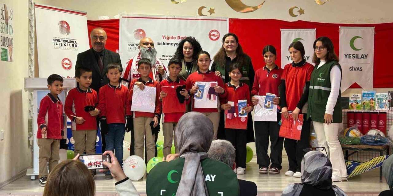 ‘Yiğido Dede’ çocukların yüzünü güldürdü