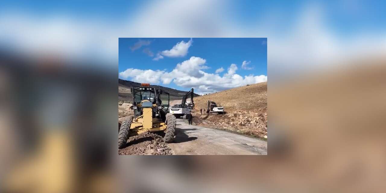 Kilis’te köy yollarında asfalt ve genişletme çalışmaları sürüyor