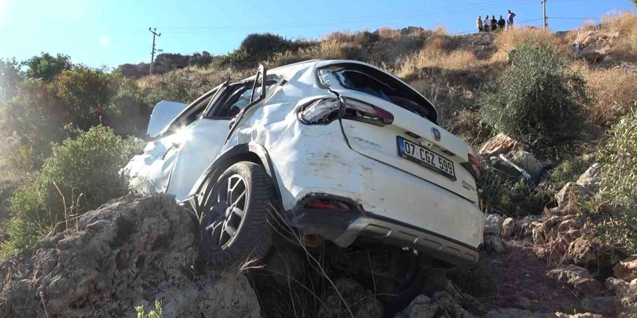 Kontrolden çıkan araç 30 metreden yuvarlandı: 1 yaralı