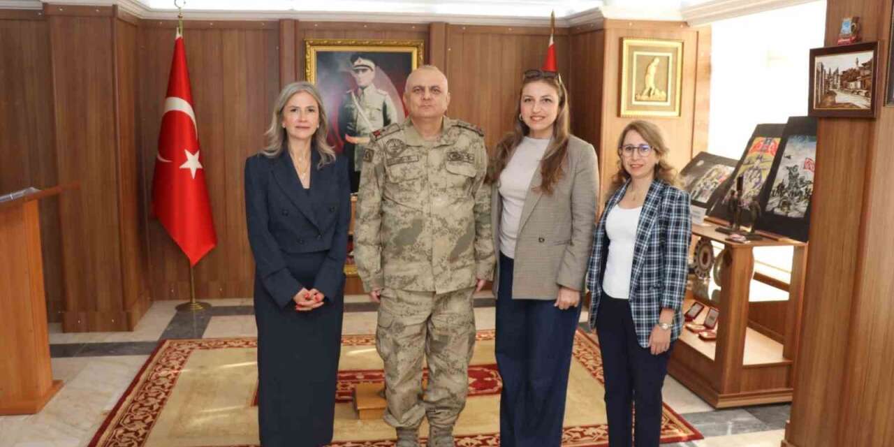 Kars Kızılay Şubesi’nden İl Jandarma Komutanı Coşkun’a hayırlı olsun ziyareti