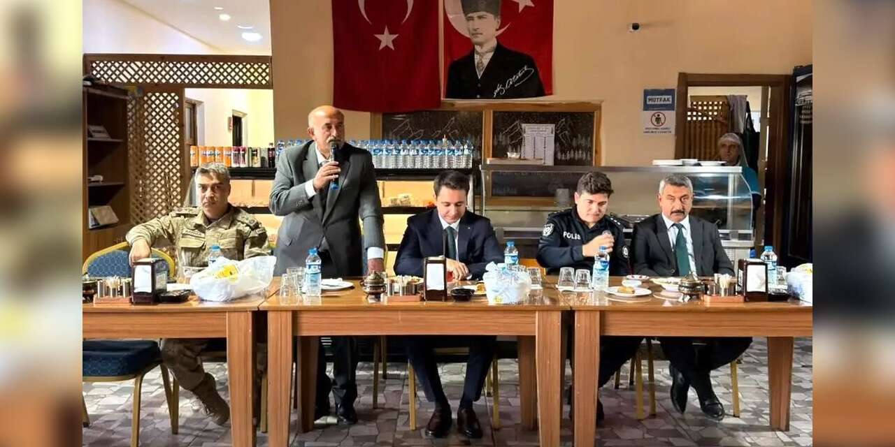 Şenkaya Belediyesi’nden muhtarlarla birlik ve beraberlik yemeği