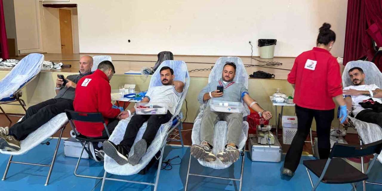 Çeşme’de Kızılay’a 97 ünite kan bağışı