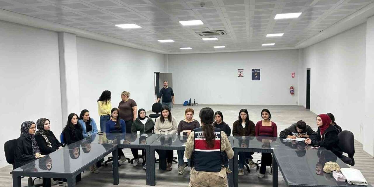 Kilis’te jandarmadan kadına yönelik şiddetle mücadele bilgilendirmesi