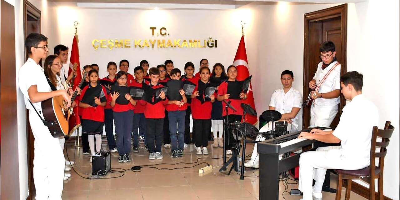 Çeşme’de "Koridorda Müzik" projesi 5. yılına kaymakamlık konseriyle başladı