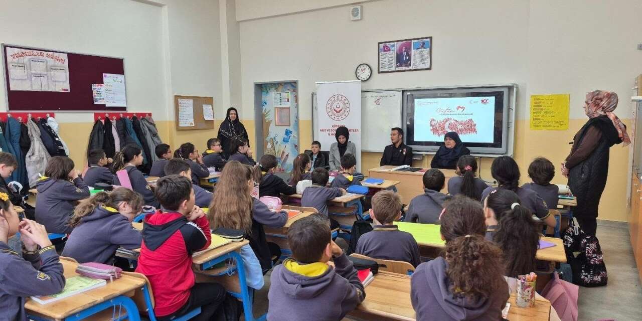 Kütahya’da öğrenciler şehit ailesi ve gazilerle buluştu