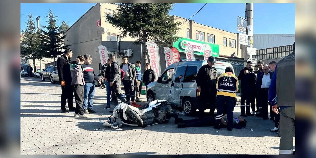 Tavşanlı’da otomobil ile motosiklet çarpıştı: 1’i ağır 2 yaralı
