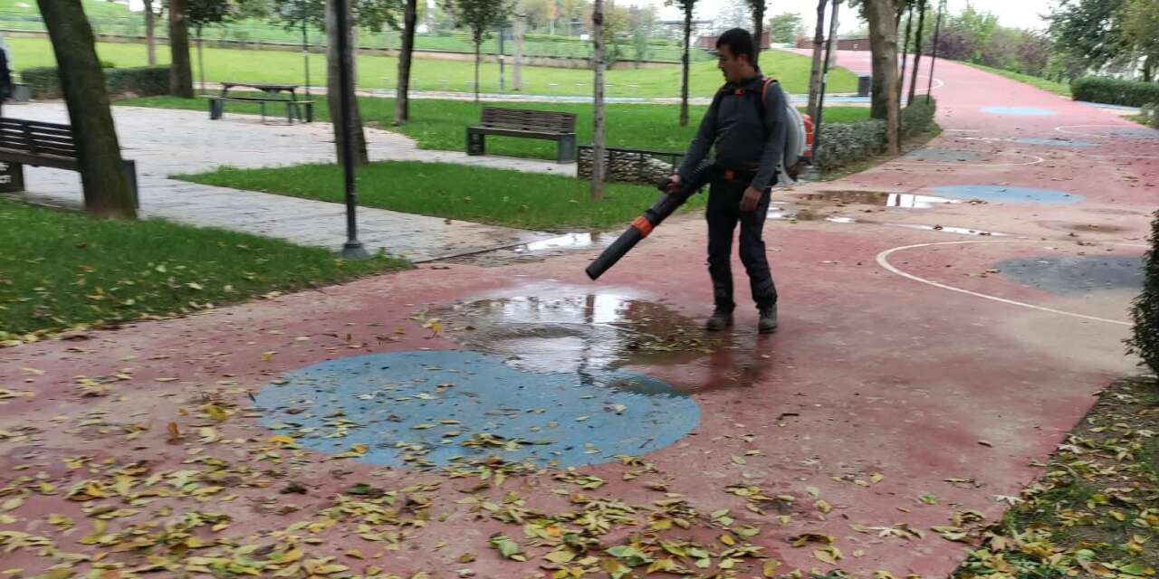 Büyükşehir’den park ve bahçelere düzenli bakım