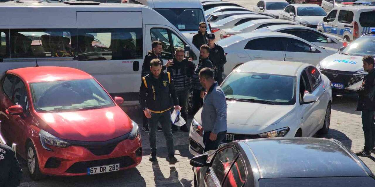 Eşini ve araya giren genci vuran şüpheli adliyeye sevk edildi