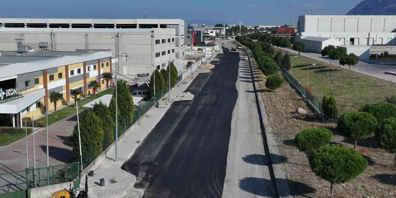 Manisa’nın iki OSB’si arasındaki yol yenileniyor