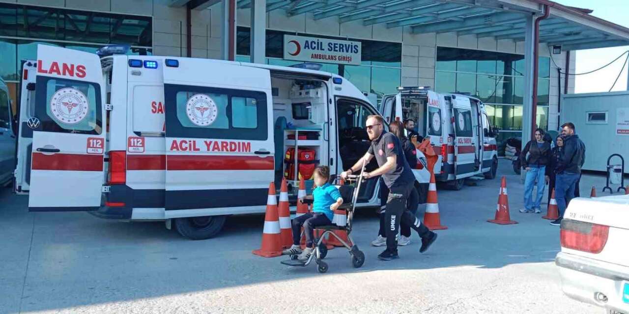 Gıda zehirlenmesi şüphesi: 9 öğrenci hastaneye kaldırıldı