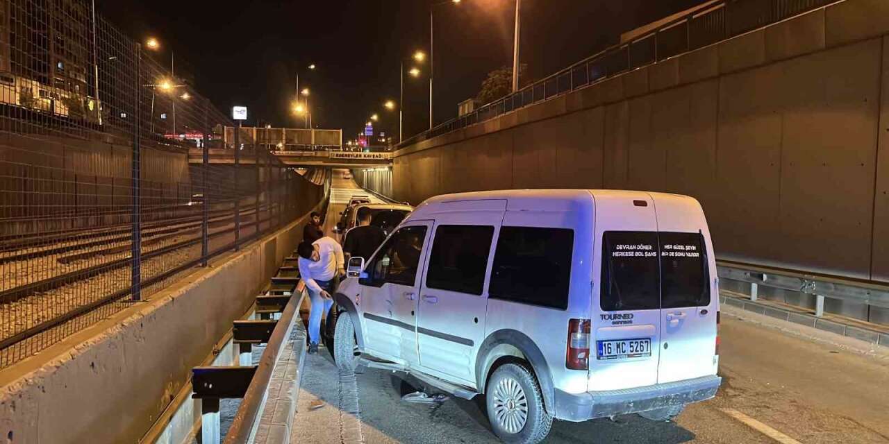 Otomobile çarpan motosiklet sürücüsü yaralandı