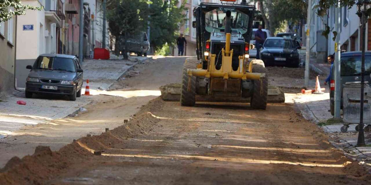 Söğüt’te üstyapı çalışmaları etap etap ilerliyor