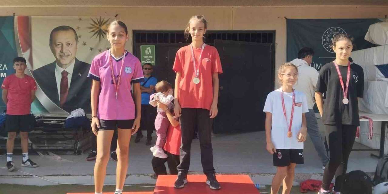 Aydınlı 4 öğrenci atletizmde bölge yarışlarına katılacak
