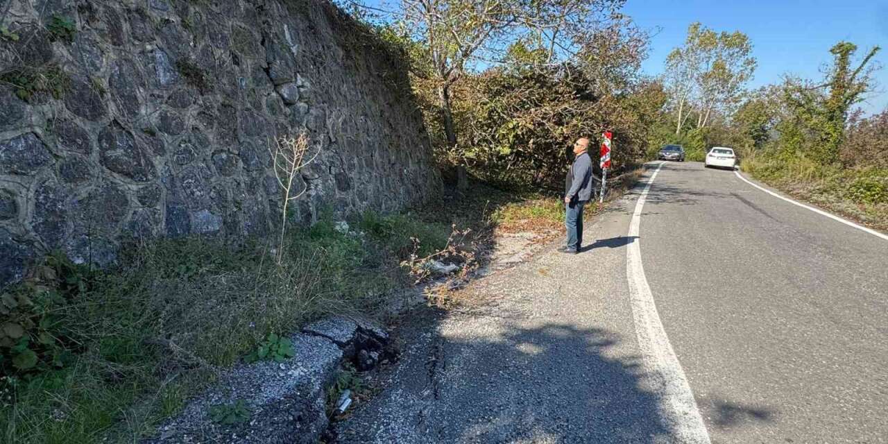 Aşırı yağışlar istinat duvarını çatlattı