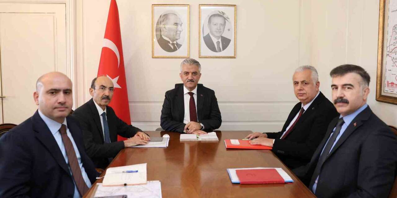 Devam eden projeler haftalık değerlendiriliyor