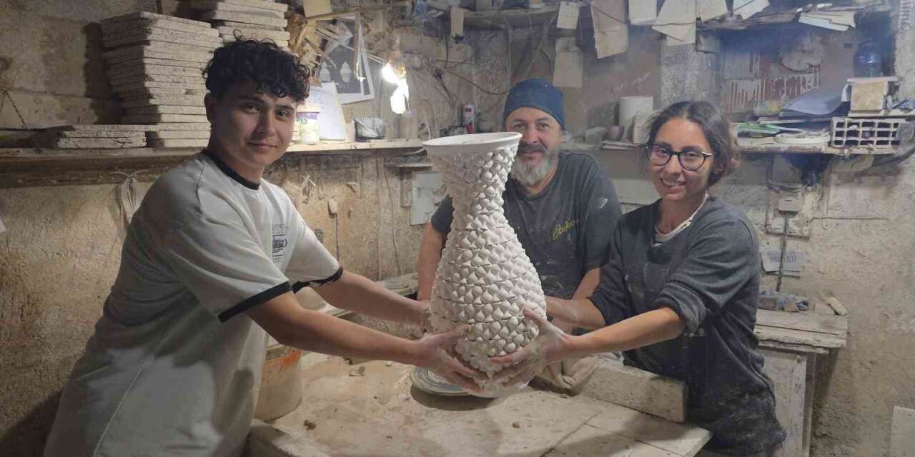 Kütahya’da 500 minik vazodan büyük eser, 6 ayda hayallerini gerçeğe dönüştürdüler