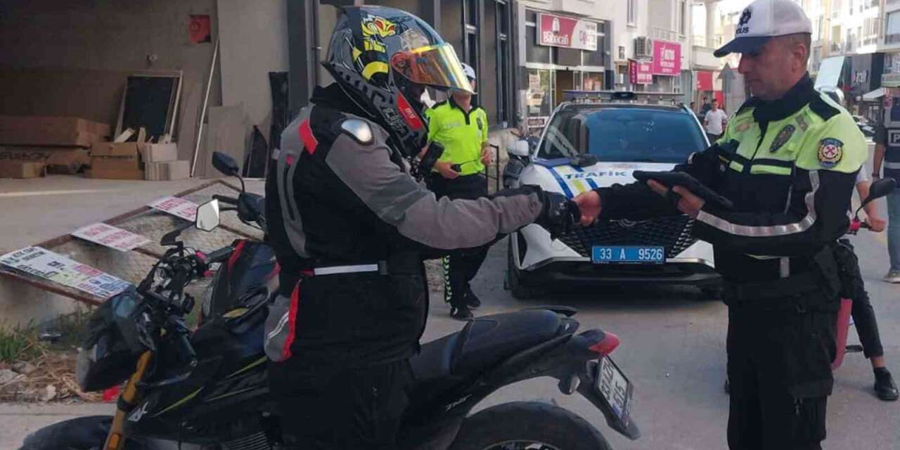 Mut’ta polis ekipleri kural tanımayan sürücülere göz açtırmıyor
