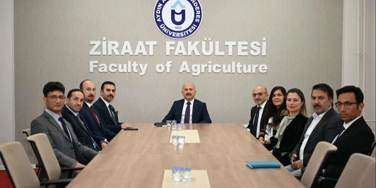 Aydın Valisi Varol, ADÜ Ziraat Fakültesi’nin uygulama alanlarını inceledi