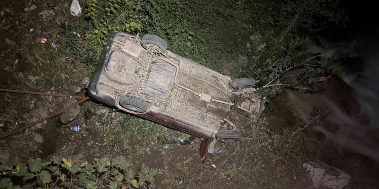Osmaniye’de otomobil 5 metre yükseklikten dereye düştü: 1 yaralı
