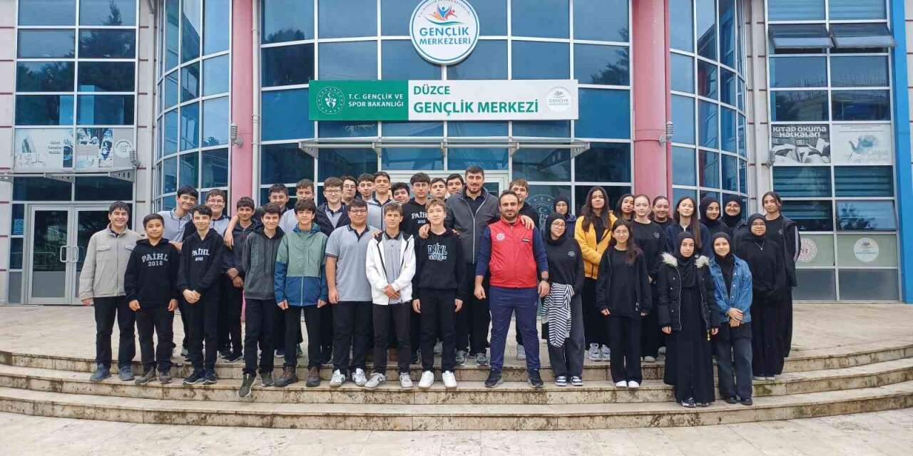 Düzce’de öğrenciler gençlik merkezinde buluştu