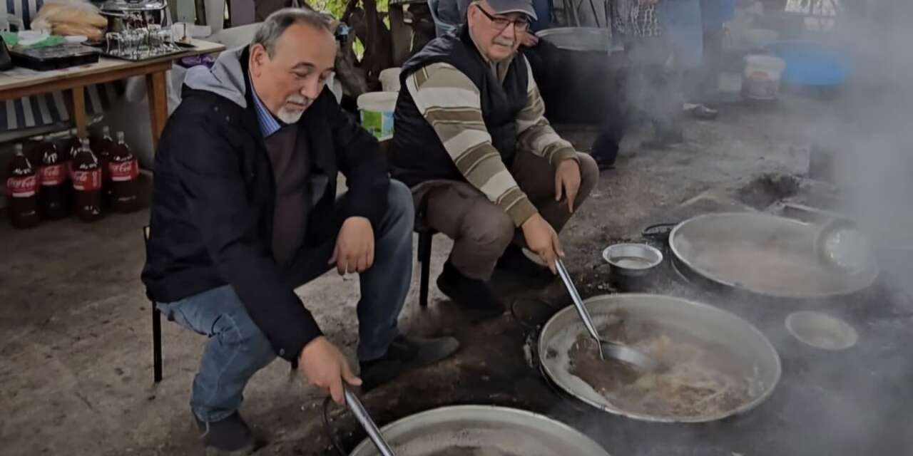 Kızılcabölük’te 650 yıldır imece usulüyle pekmezler kaynıyor